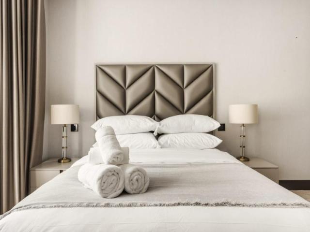 3 Bedroom House London London 105005929