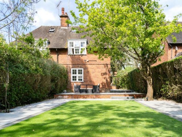 3 Bedroom House London London LS101190092