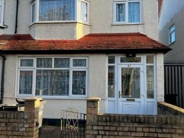 3 Bedroom House Let in