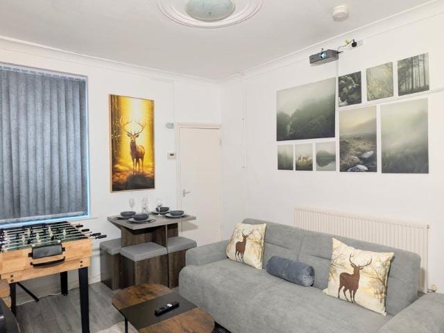 3 Bedroom House Leicester Leicester 92995398