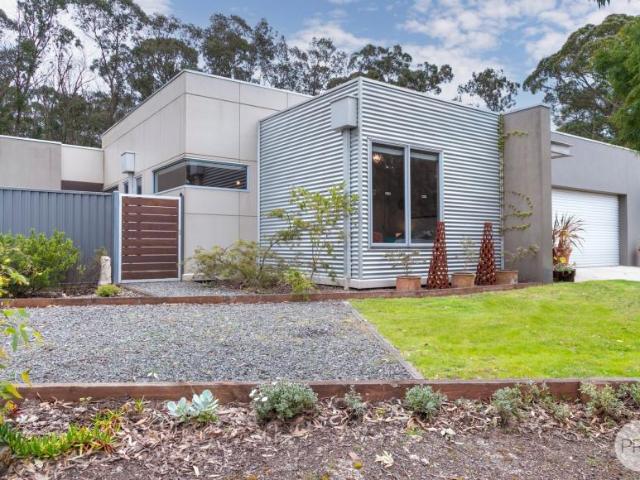 3 Bedroom House MOUNT HELEN VIC 105944059