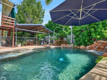 3 Bedroom House Mount Louisa QLD 102275819