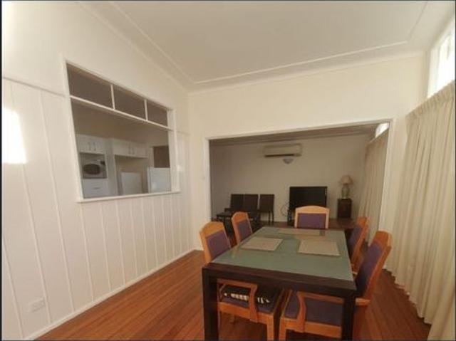 3 Bedroom house, modern kitchen & bathroom, Air conditioning, Garage, large living area, Great views of lake
