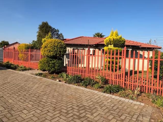 3 Bedroom House Mogwase Mogwase 103617263