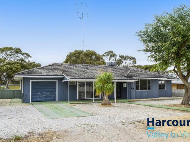 3 Bedroom House Moora WA 106075301