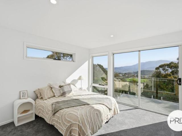 3 Bedroom House MORNINGTON TAS 105995662