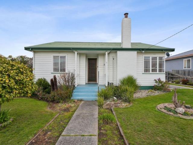 3 Bedroom House Mayfield TAS 106016293