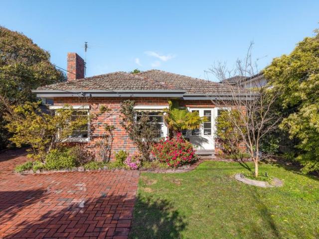 3 Bedroom House Malvern East VIC 105825832