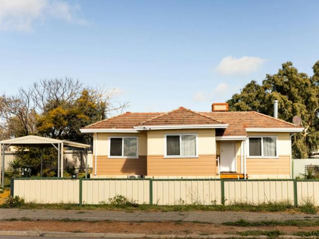 3 Bedroom House Merredin WA 106008964