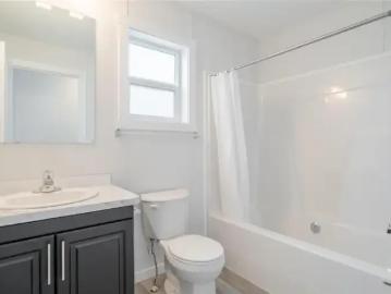 3 Bedroom House Mitchell MB 100443975