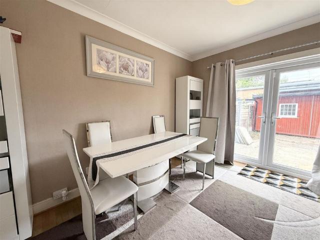 3 Bedroom House Mid Terrace To Let
