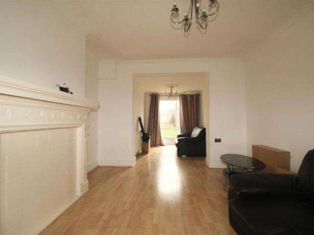 3 Bedroom House Mid Terrace To Let