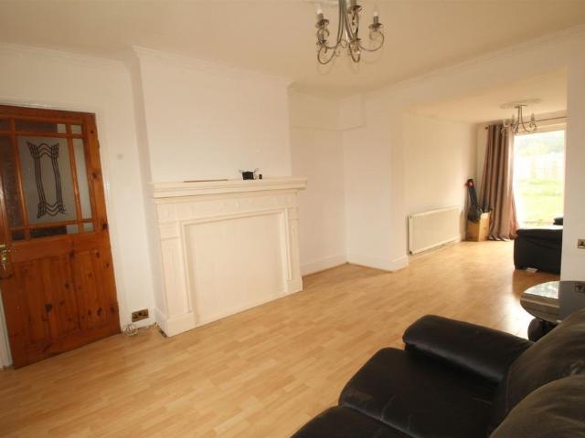 3 Bedroom House Mid Terrace To Let
