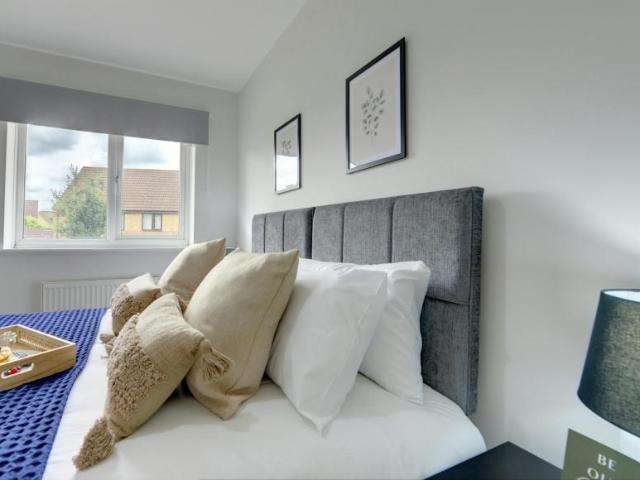 3 Bedroom House Milton Keynes Milton Keynes 105250953