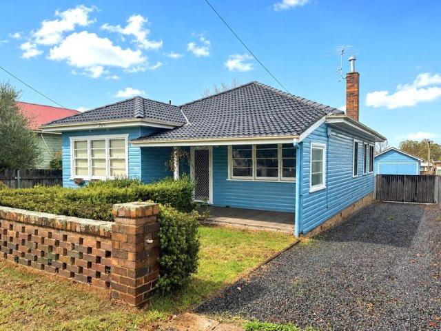APPLICATION ACCEPTED DEPOSIT TAKEN 3 Bedroom House Minutes from CBD