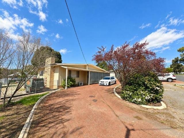3 Bedroom House Narrogin WA 105932723