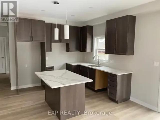 3 Bedroom House Niagara Falls ON 103594487