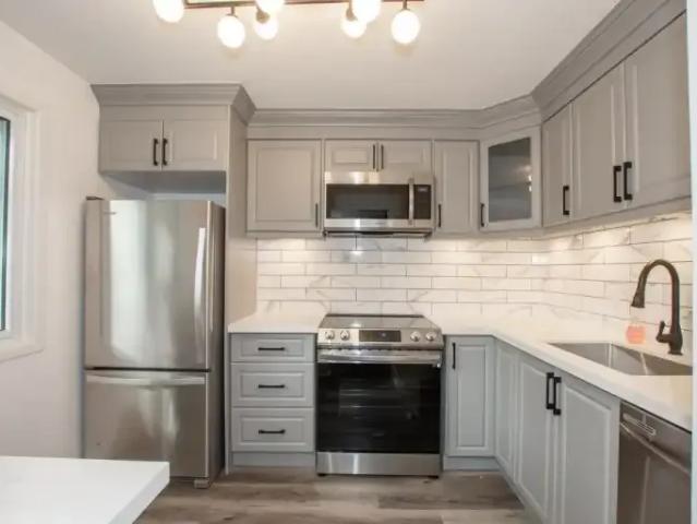3 Bedroom House Niagara Falls ON 103879356