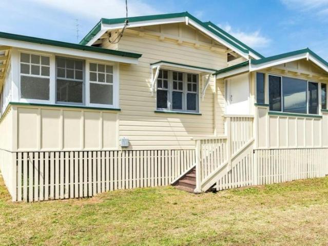 3 Bedroom House South Toowoomba QLD 105942908
