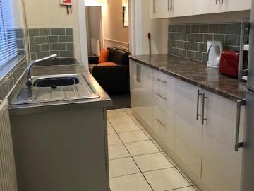 3 bedroom House share To Let