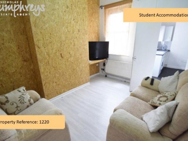 3 bedroom House share To Let
