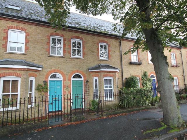 3 bedroom terraced house to rent