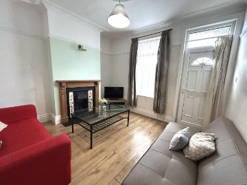 Sheffield, South Yorkshire, Midlands - Equipped kitchen