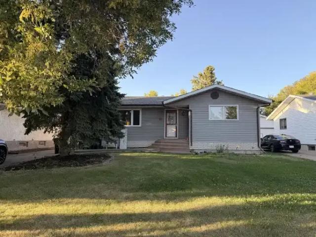 3 Bedroom House Sherwood Park AB 105653754