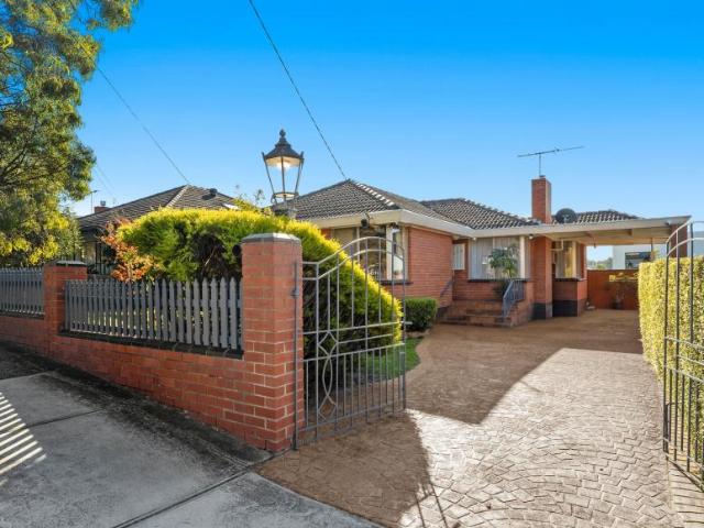 3 Bedroom House Strathmore VIC 103245854