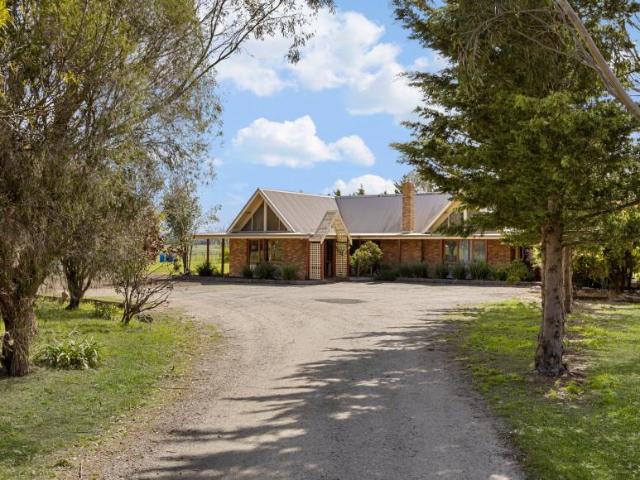 3 Bedroom House Sunbury VIC LS102751581
