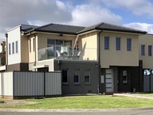 3 Bedroom House Sunshine West VIC 101583217