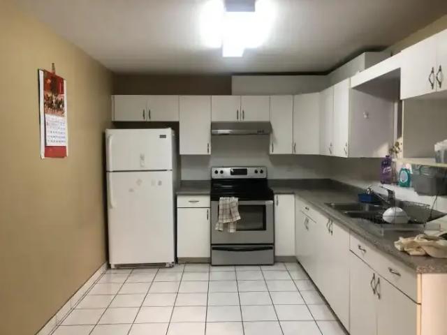 3 Bedroom House Surrey BC LS104864175