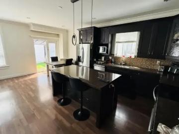 3 Bedroom House Surrey BC 103060500