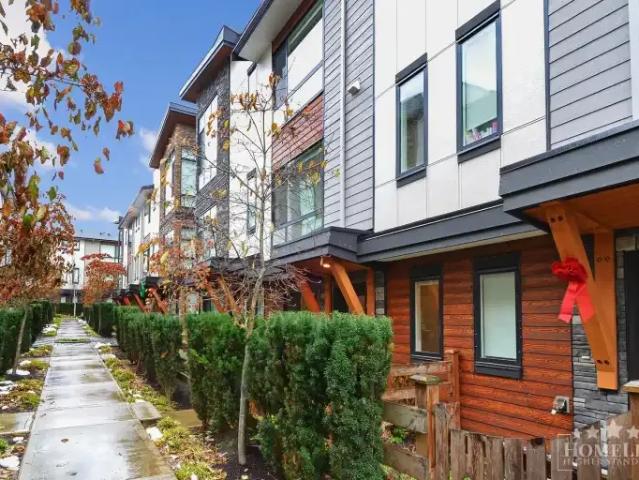 3 Bedroom House Surrey BC 104888687