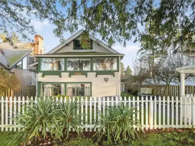 3 Bedroom House Surrey BC 104957749