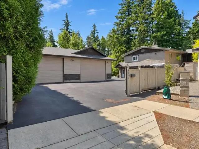 3 Bedroom House Surrey BC 105410940