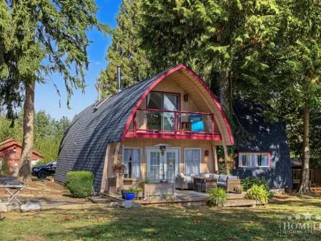 3 Bedroom House Surrey BC 105543480