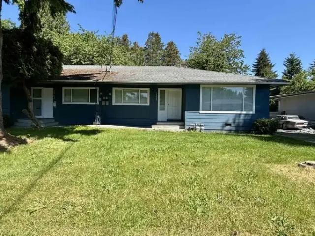 3 Bedroom House Surrey BC 105581066