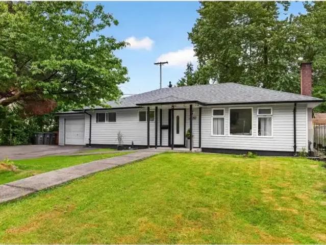 3 Bedroom House Surrey BC 105581174