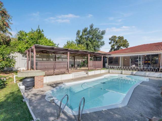 3 Bedroom House Swan View WA 106008910