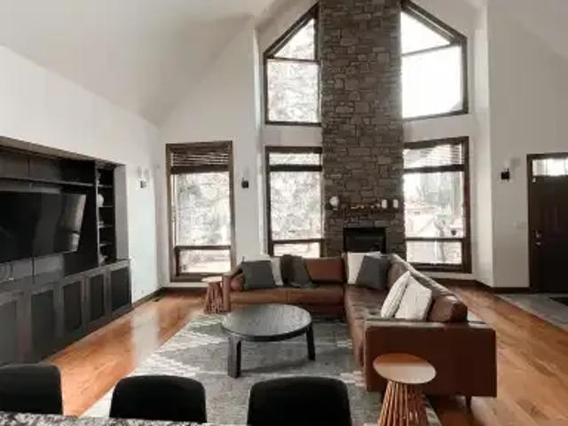 3 Bedroom House Sylvan Lake AB 104794450