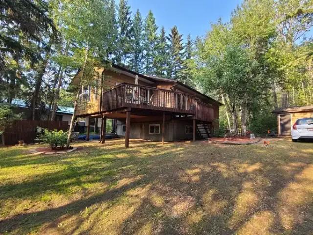 3 Bedroom House Sylvan Lake AB 105004684