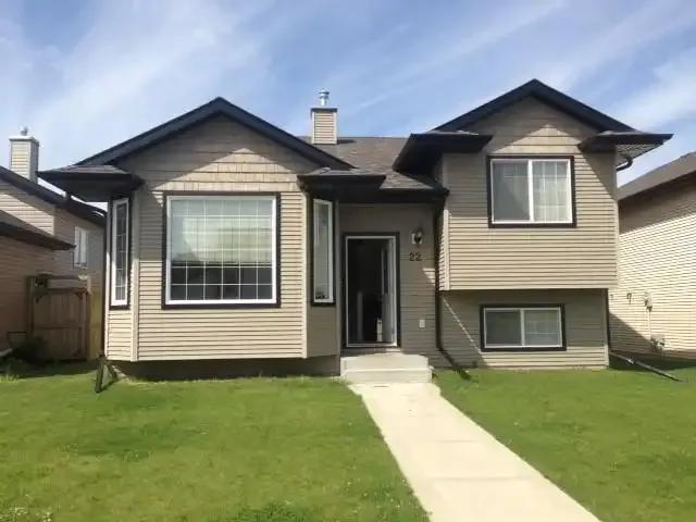 3 Bedroom House Sylvan Lake AB 105905787