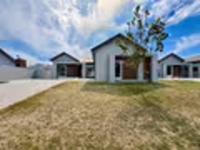 3 Bedroom House Paarl South Paarl South 103689782