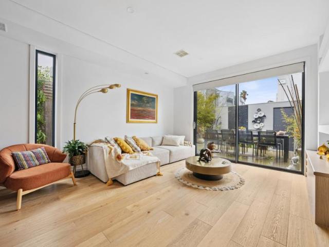 3 Bedroom House Parkdale VIC 102761064