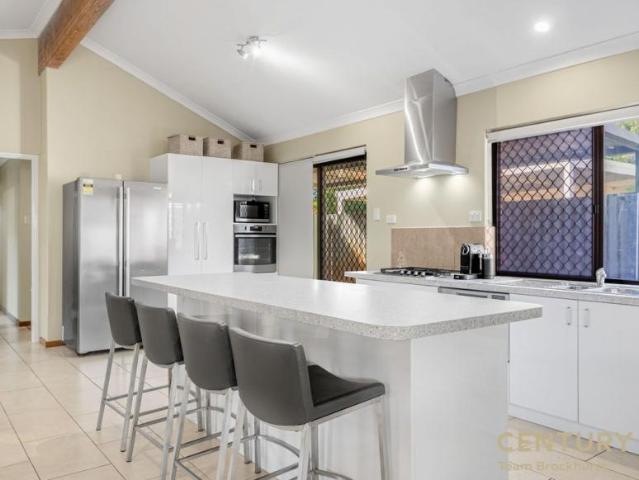 3 Bedroom House Parkwood, WA 103926555