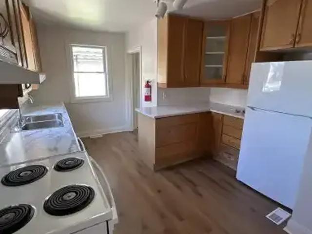 3 Bedroom House Peterborough ON 105737761