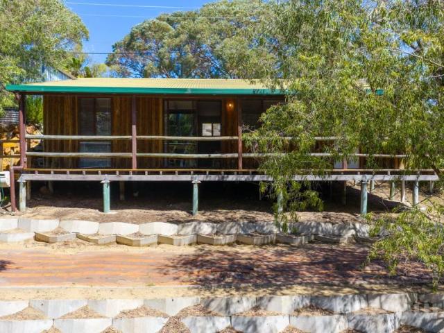 3 Bedroom House Preston Beach WA 106074762