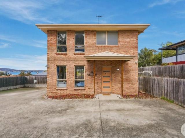 3 Bedroom House ROKEBY TAS 106009066