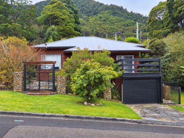 3 Bedroom House Rosebery TAS 106075643